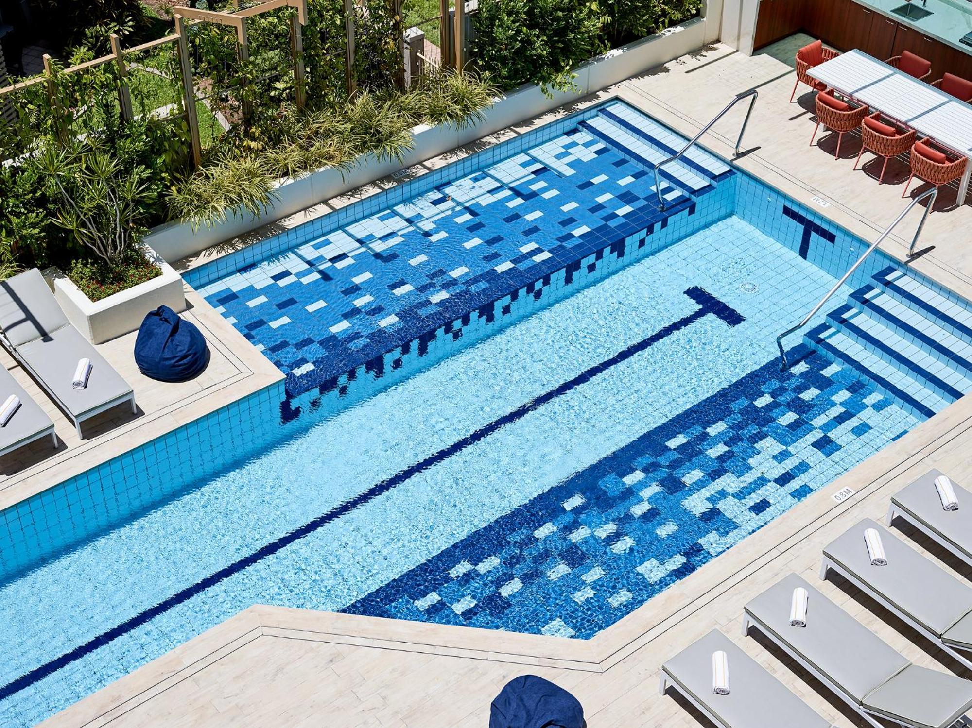 Crystalbrook Bailey Hotel Cairns Exterior photo A rooftop pool